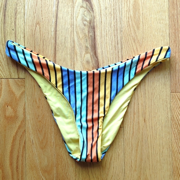 Hurley. Light Sunflower Striped Cheeky Bikini Bottom. Size Small. - Picture 5 of 9
